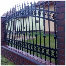 Kaip perdažyti seną tvorą ar vartus? Efektyvios renovacijos būdai.